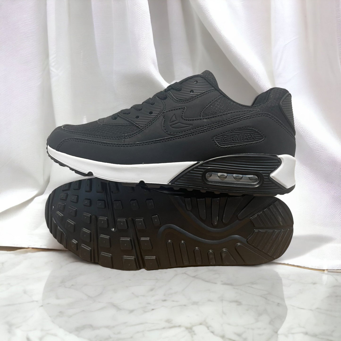 CUBICS Max Air 90 Trainers - Black
